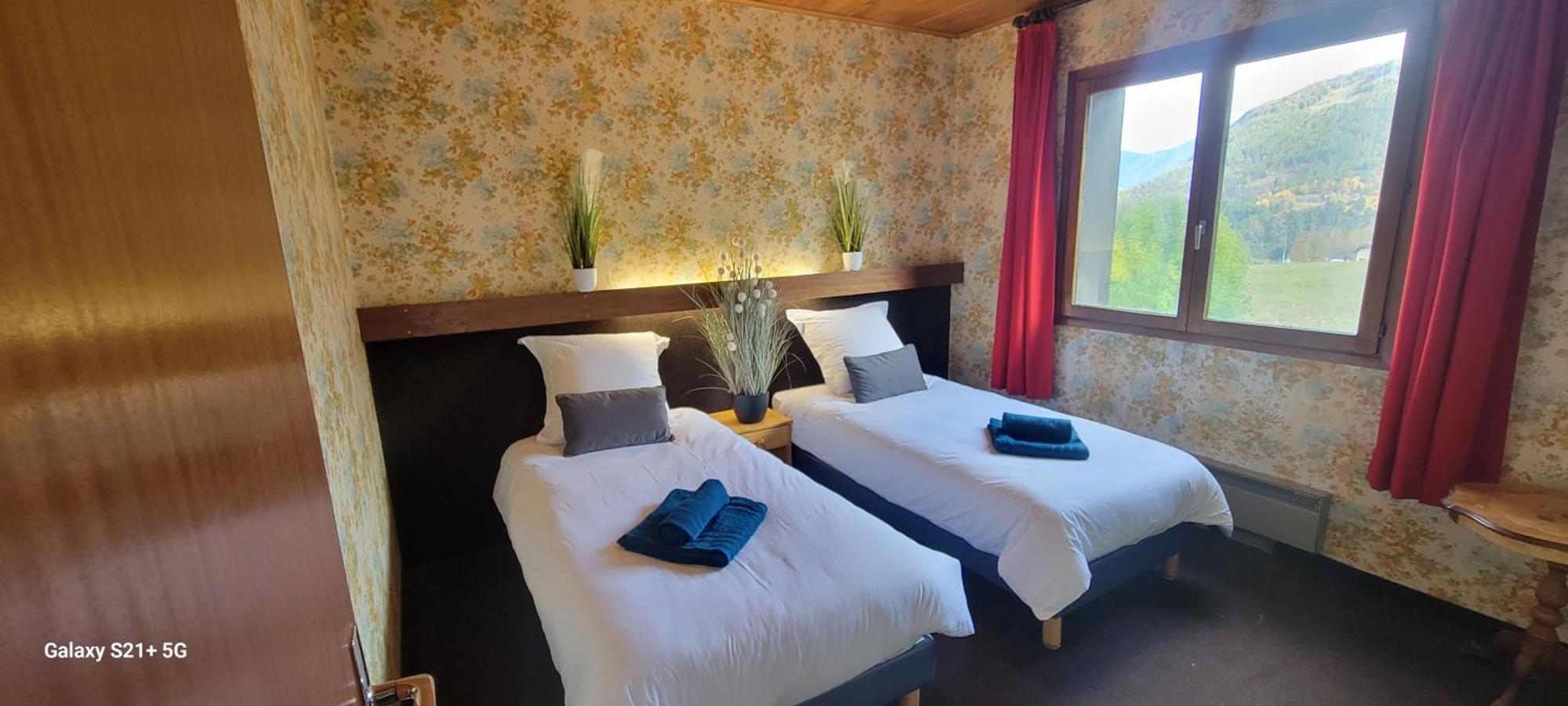 Hotel La Rua Albiez-Montrond Exterior photo